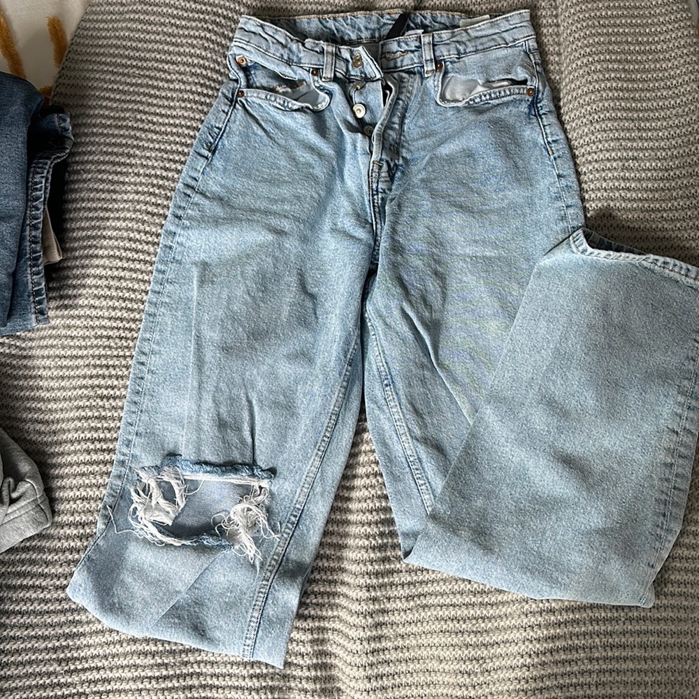 Light blue washed ripped jeans
